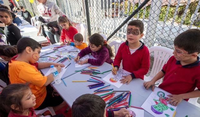 Basmane'de renkli şenlik: Çocuklar kadar aileleri de eğlendi