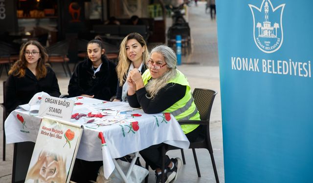 En anlamlı bağış: Konak’ta organ bağışı farkındalığı için stant kuruldu