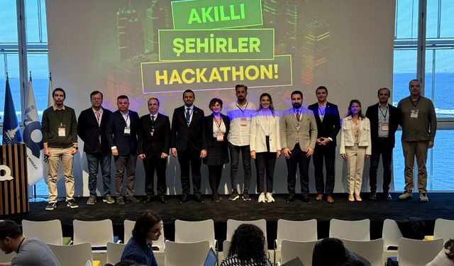 Akıllı Şehirler Hackatlonu'nda sona gelindi: İzmir'de yenilikçi fikirlere ödül