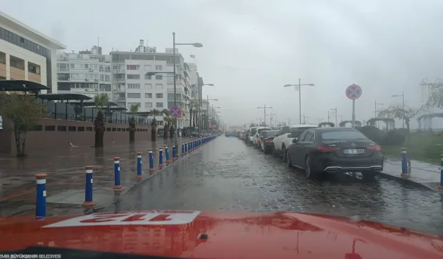 İzmir'de yağış alarmı: Büyükşehir Belediyesi 850 personelle sahada