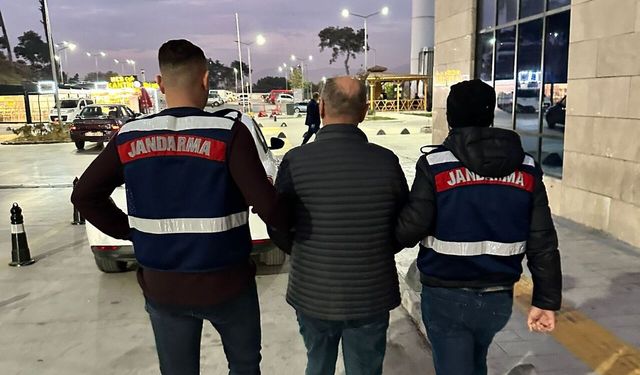 İzmir'de terör örgütlerine yönelik operasyon: 5 kişi gözaltına alındı