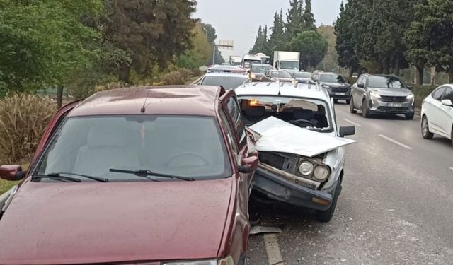 İzmir'de bu güzergahı kullanacaklar dikkat: Kaza nedeniyle trafik yoğunluğu oluştu