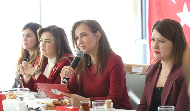 İzmir'in kadın yöneticileri şiddete karşı bir arada: Seslerini Karşıyaka’dan duyurmuş olacağız