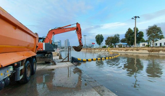 İzmir'de temizlik seferberliği: İZSU ekiplerinin yoğun mesaisi sürüyor