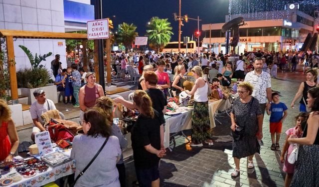 Karşıyaka El Emeği Gece Pazarı kapanış yaptı: Kadınlarımıza desteklerimizi sürdüreceğiz