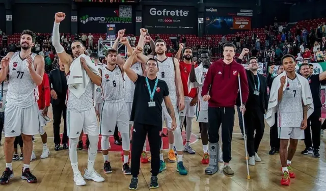 Karşıyaka Basketbol'da kazan kaynıyor: Oyuncular kulübe ihtarname yolladı