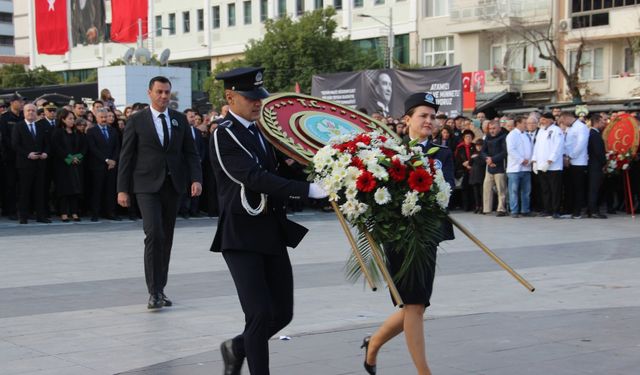 Manisa'da 9'u 5 geçe hayat durdu: 7'den 70'e Atatürk'ü andılar