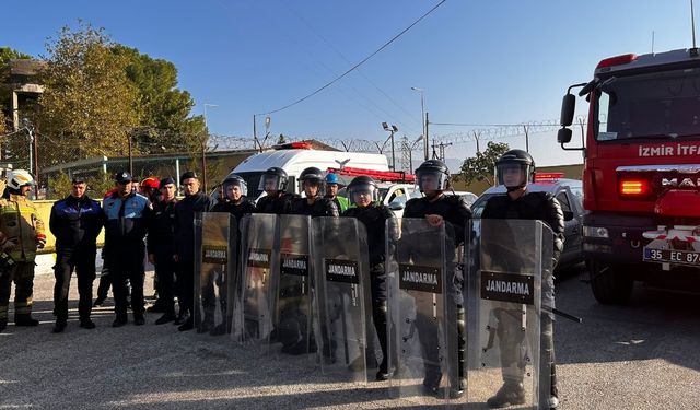 Ödemiş M Tipi Cezaevi'nde tatbikat: Koğuş isyanı ve yangına müdahale edildi