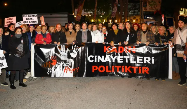 CHP İzmir Kadın Kolları'ndan dikkat çeken eylem: Şiddete karşı 24 saatlik nöbet