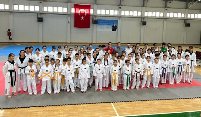 Geleceğin şampiyonları Bornova'da yetişiyor: 10 sporcu siyah kuşağa terfi etti