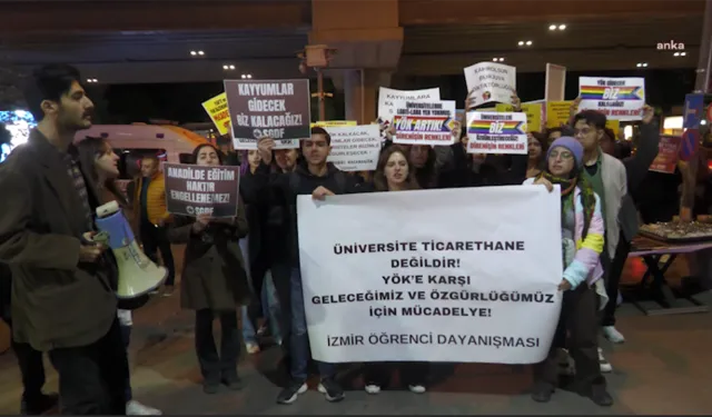 İzmir’de üniversite öğrencilerinden YÖK protestosu