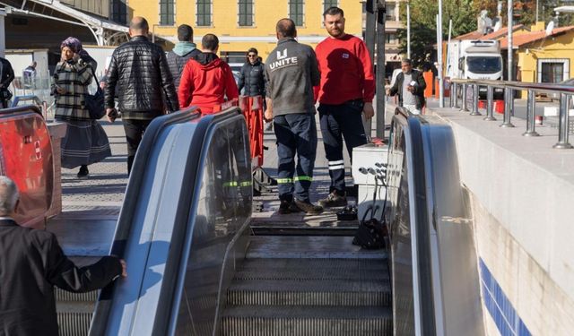 İzmir'de yürüyen merdiven sorunu çözülüyor: Yüzde 95'i tamamlandı