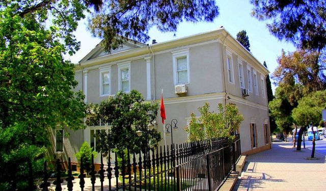 İzmir'de bilimin kalbinde bir köşk: Geçmişin izlerini modern sanatla harmanlıyor