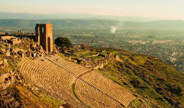 İzmir’in zengin kültürünün bir parçası Pergamon Antik Kenti nerededir? Nasıl gidilir?