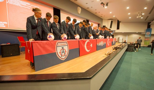 Altınordu'nun geleceği parlak: Genç sporculara imza ve yemin töreni düzenlendi