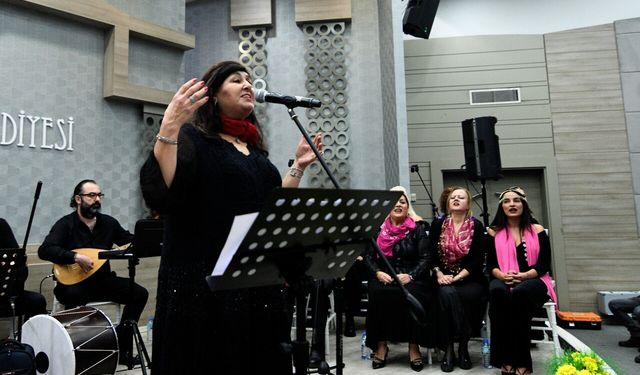 İzmir Barosu'nun müzik topluluğundan coşkulu konser