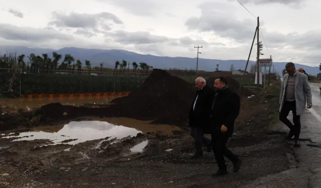 Ödemiş'te aşırı yağışın yaraları sarılıyor: Başkan Turan üreticinin yanında