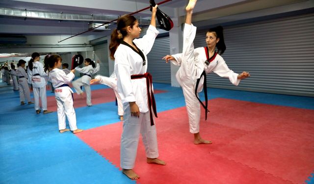 Spor eğitimlerinde adres Bayraklı: 16 branşta kurs veriliyor