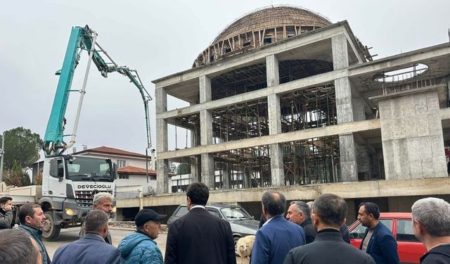 Denizli Beyağaç Çarşı Camisi’nde kubbe betonu atıldı