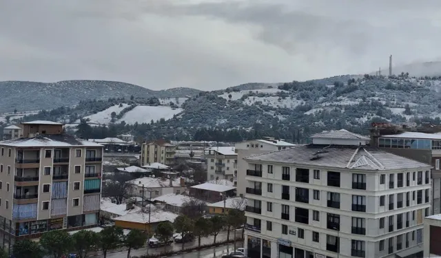 Denizli'de kar yağışı: Kale beyaza büründü