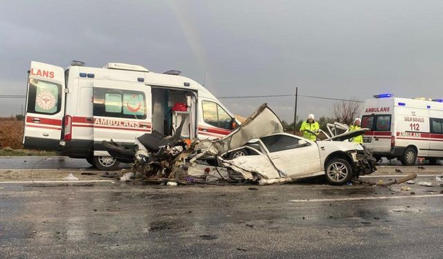 Düğüne gidiyorlardı: Bir aileyi yıkan trafik kazası