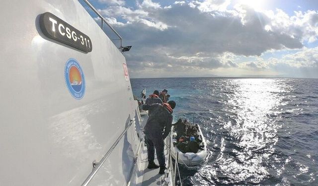 Seferihisar açıklarında 1’i çocuk olmak üzere 34 düzensiz göçmen yakalandı