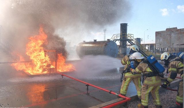 İzmir’in ateş savaşçıları: Endüstriyel yangınlara müdahalede daha deneyimliler