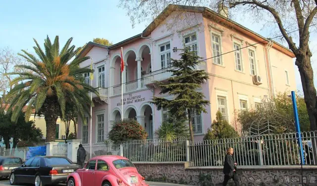 İzmir'in Pembe Köşkü: Bir zamanlar Farkoh ailesine ev sahipliği yapıyordu