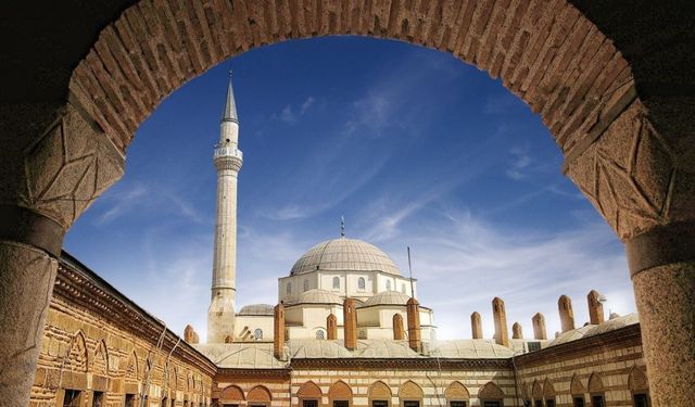 İzmir’in derinlerindeki eşsiz hazine: Hem ibadethane, hem büyüleyici bir eser