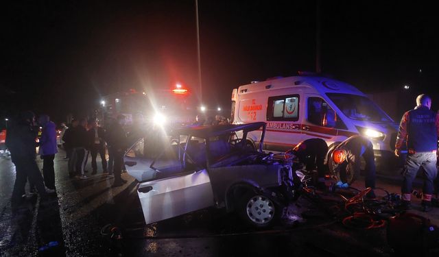 İzmir'de feci kaza: Çarpışan iki otomobilden birinin sürücüsü öldü