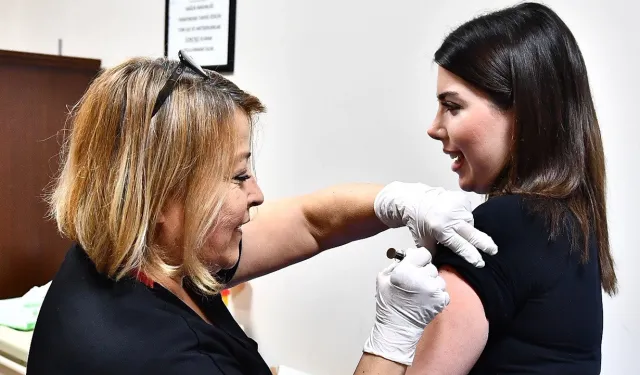 İzmir'den Türkiye'ye örnek hareket: HPV aşısı uygulaması başladı