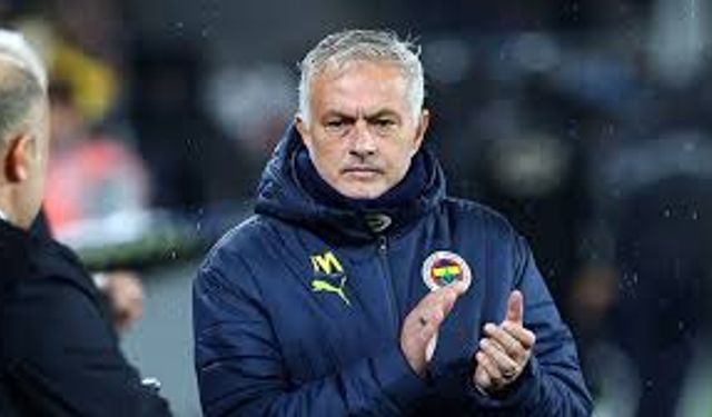 Fenerbahçe Teknik Direktörü Mourinho safra kesesi ameliyatı oldu