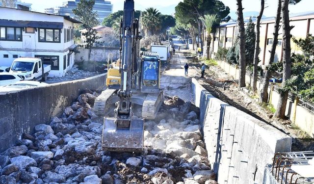 Gaziemir'de Hava Eğitim Yolu Taşıt Üst Geçidi tamamlanıyor: Trafik rahatlayacak