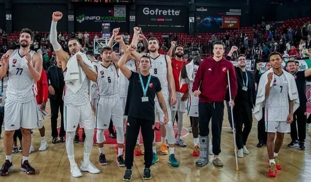 Karşıyaka Basketbol'da yoğun fikstür: 5 günde 2 maçtan galip ayrıldılar