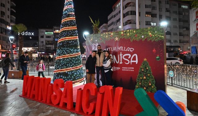 Manisa yeni yıla hazır: Caddeler ışıl ışıl oldu