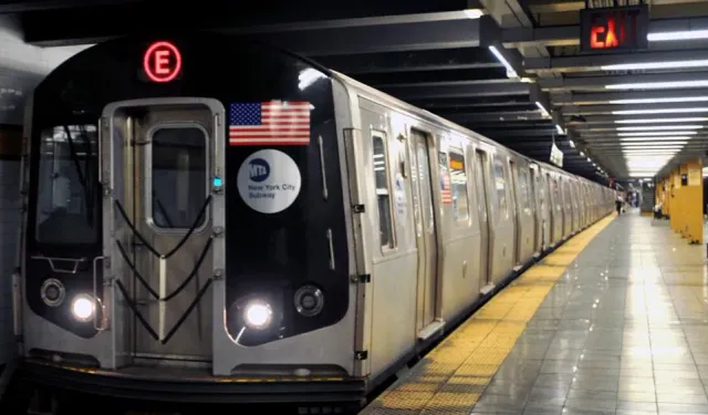 New York’ta korkunç olay: Metroda uyuyan kadını yakarak öldürdü!