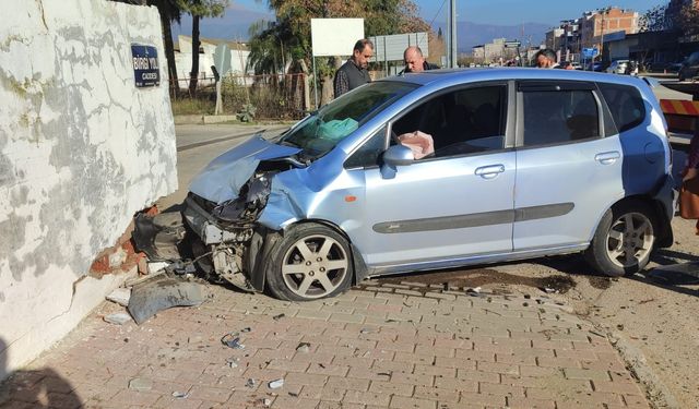 İzmir Ödemiş'te trafik kazası: 2 kişi yaralandı