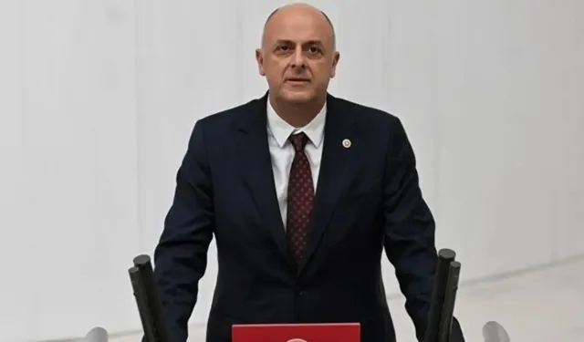 İYİ Parti’nin İzBB başkan adayı olan Ümit Özlale CHP’ye katılıyor