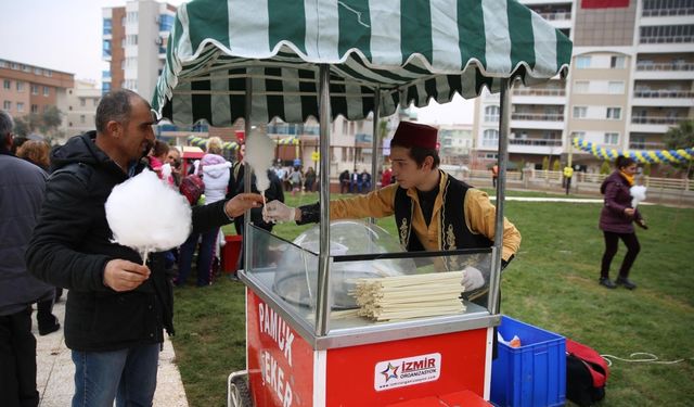 İzmir'de seyyar satıcılardan asgari ücret eleştirisi: Patron istedi, Bakan ipi çekti