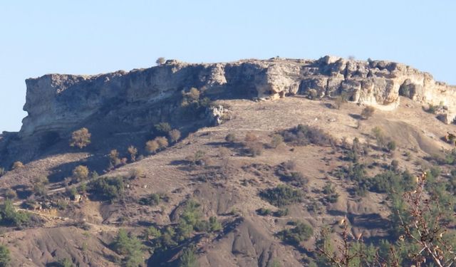 İzmir’e üç saat mesafede doğal bir kale! Eşsiz bir hazine Tabea Antik Kenti