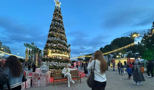 İzmir Yeni Yıl Festivali ziyaretçilerini büyülüyor