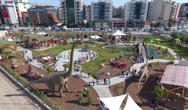 İzmir'in en büyük çocuk eğitim merkezi: Bilim ve eğlence miniklerle buluşuyor