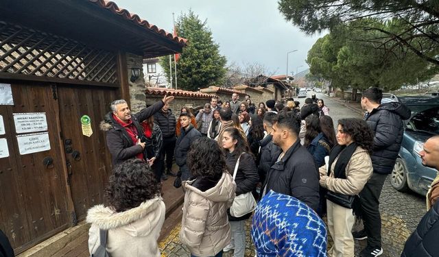 Gençler İzmir'i geziyor: İlk durak Ödemiş oldu