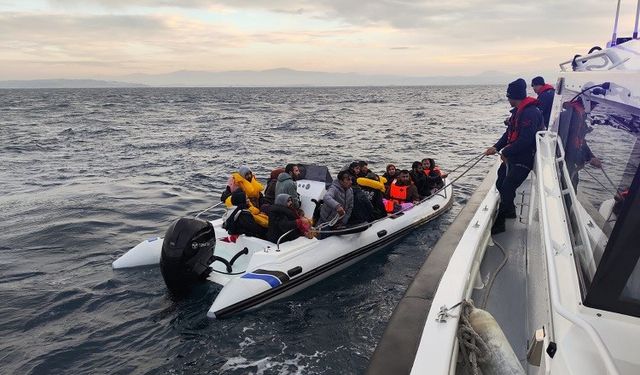 Lastik botla yolculuk ediyorlardı: İzmir'de 32 düzensiz göçmen kurtarıldı