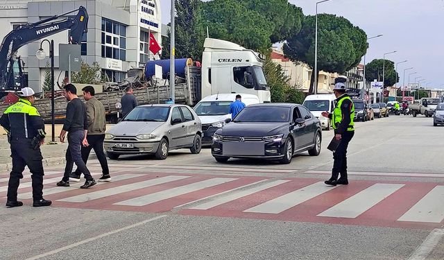 Çeşme'de trafik denetimleri: 176 bin 890 lira tutarında ceza kesildi