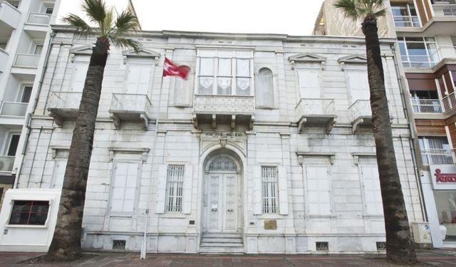 Mustafa Kemal Atatürk’ün çalışma odasından kütüphanesine: İşte İzmir’de tarihe tanıklık eden o bina