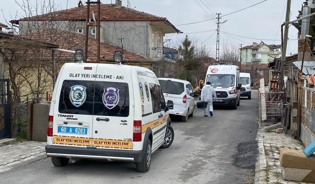 Arkadaşını baltayla öldürdü, evin önüne çıkıp cinayeti haykırdı