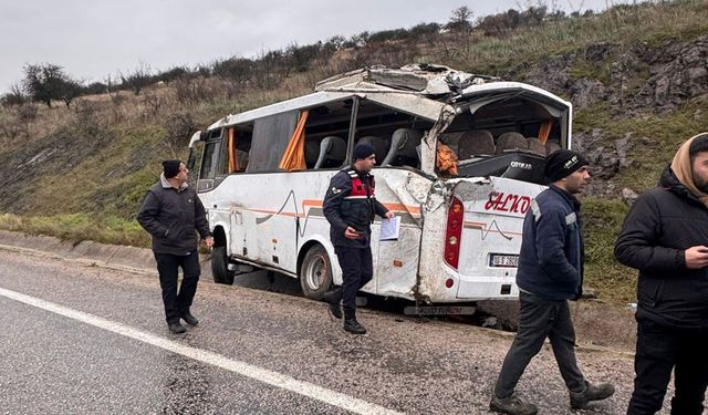 Balıkesir'de işçi servisi kaza yaptı: 4'ü ağır 26 yaralı