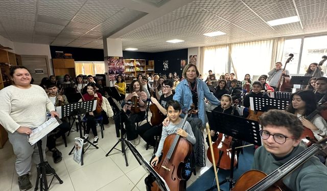 İzmir’de umudun sesi: Barış Çocuk Orkestrası