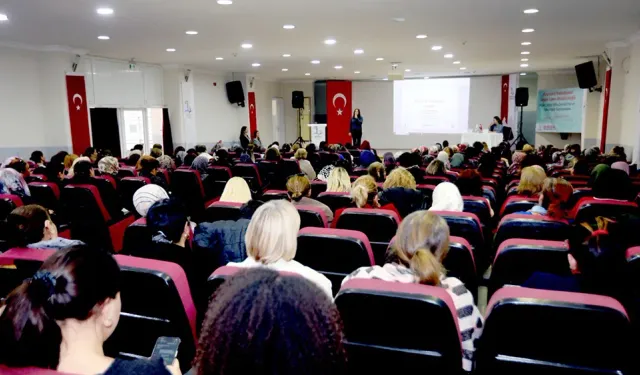 Bayraklı’da farkındalık semineri: Üzerimize düşeni yapıyoruz